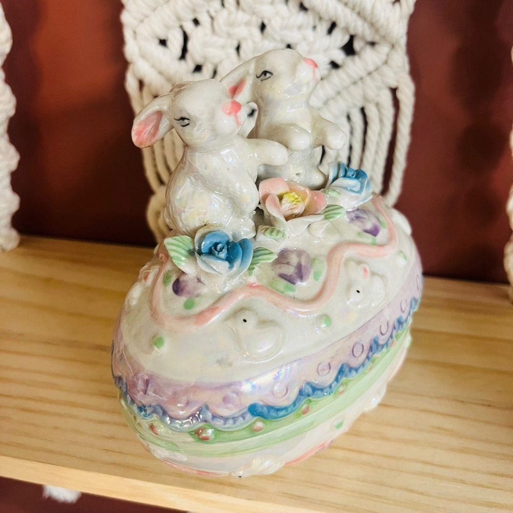 Easter Egg Trinket Box Bunny Rabbit Flowers Iridescent Finish Multicolor - Picture 3 of 9